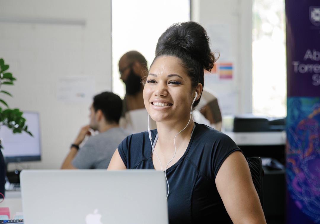 Student using macbook 